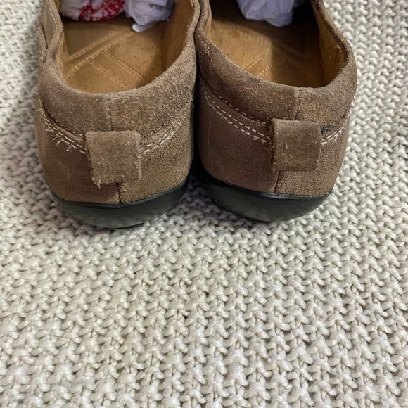 Two Pairs of Naturalizer Loafers, Size 6.5 - Picture 3 of 9